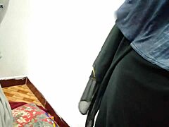 משרתת הודית מקבלת את תחתה זיון על ידי הבוס שלה בסרטון סקס חם