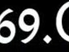 فيديو هواة لأم شابة تحصل على اللسان مع الزبدة على وجهها .