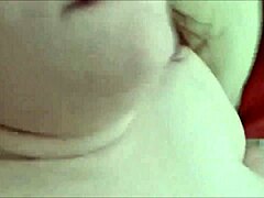 Пухкава съпруга се наслаждава на голям кур в любителско видео