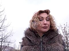 Ukrainsk MILF Julias intens casting opplevelse med tysk speider