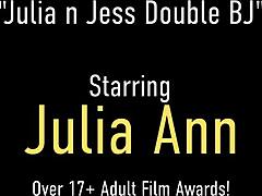 To erfarne kvinder, Julia Ann og Jessica James, deler en penis og engagerer sig i deepthroating