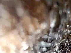 La milf mora riceve sperma sul suo culo