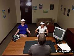 Dva študenta presenetita ravnatelja s fafanjem v svoji pisarni