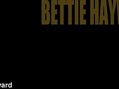 Bettie Haywards modne og sexede præstation fører til et tilfredsstillende klimaks