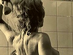 Secrets familiaux tabous de la vieille école: une vidéo porno vintage mettant en vedette une femme mûre
