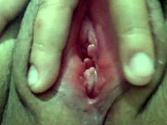 Madre cachonda con una gran vagina se pone traviesa en cámara