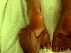 Min styvmors fetisch för fötter och massage