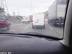एक स्लटी कैम गर्ल का वीडियो जिसमें उसके ड्राइवर द्वारा एक रेस्ट स्टॉप पर चोदा जाता है।